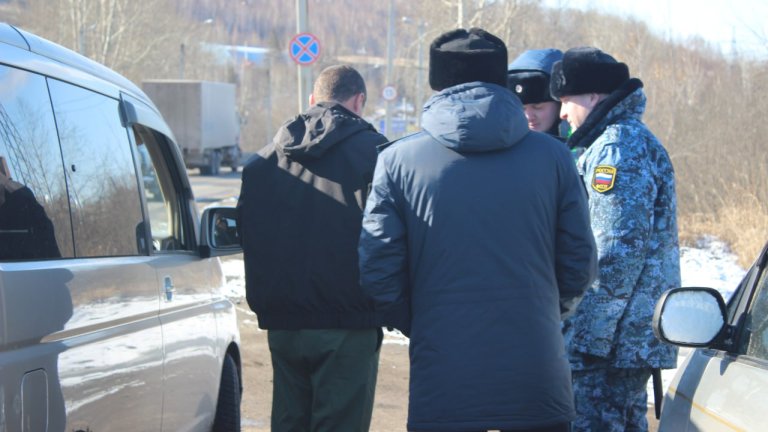 4 машины изъяли за долги прямо на дорогах Иркутска