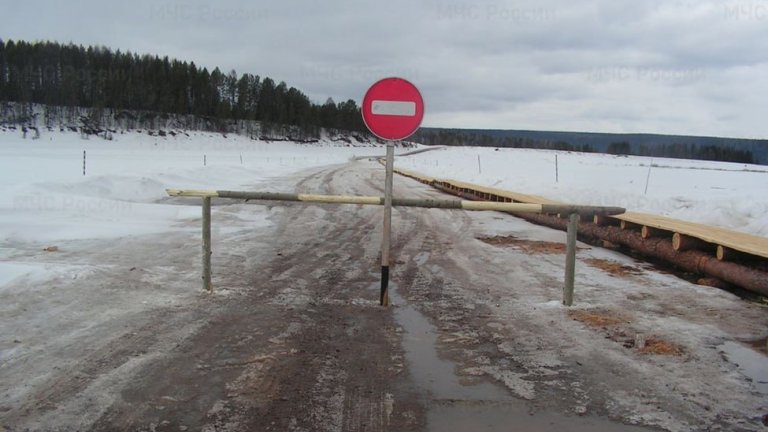 Четыре ледовых переправы закрыли за сутки на севере Иркутской области