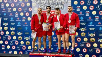 Золото чемпионата России по самбо завоевал иркутский спортсмен